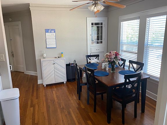 Dining area off kitchen & living room