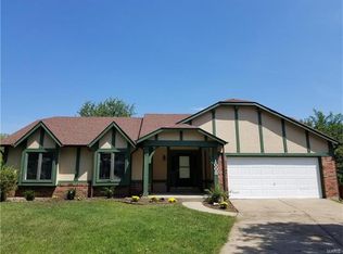 1008 Fernwood Trail Ct, Florissant, MO 63031