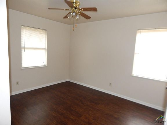 3rd image of 406 N Parkdale Dr