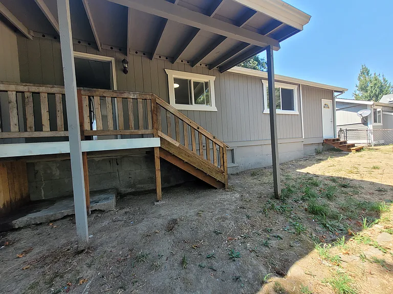 1554 Houston Ave — Photo 13