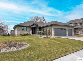 521 Sherwood Dr, Gretna, NE 68028