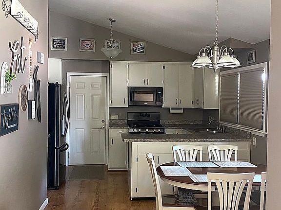 4th image of 517 W 5th St