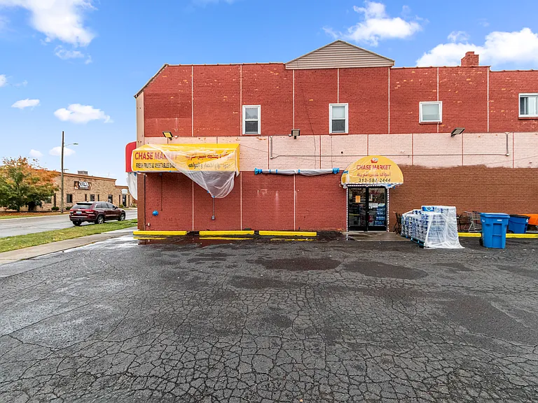 5920 Chase St — Photo 31