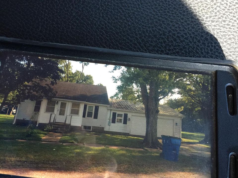 2nd image of 229 W Poplar St