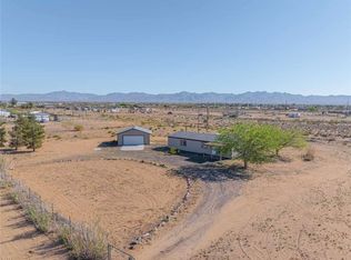 860 S Derby Cir, Golden Valley, AZ 86413