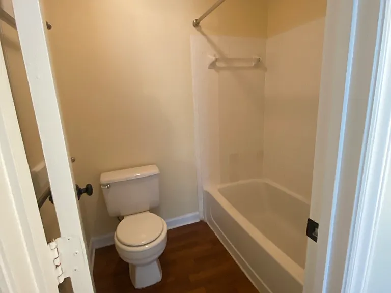 Avery Close Condominiums — Photo 73