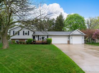 4680 Buckingham Dr, Port Huron, MI 48060