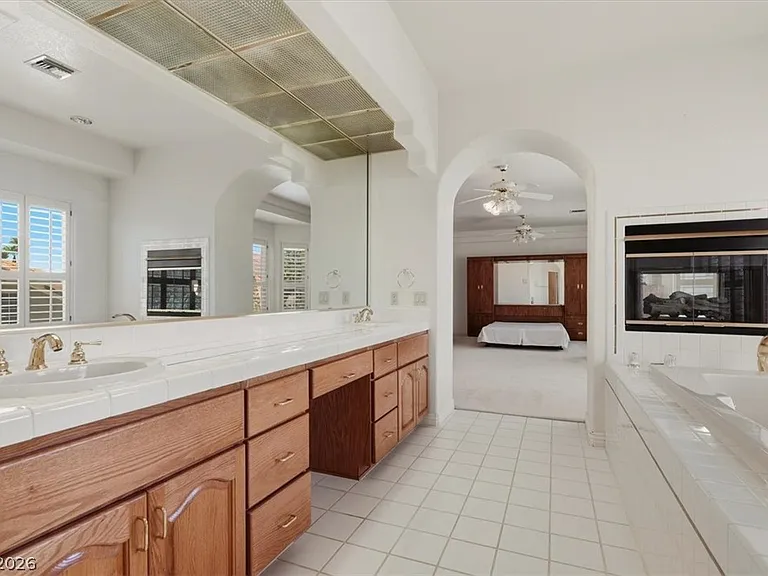 1888 Woodhaven Dr — Photo 38