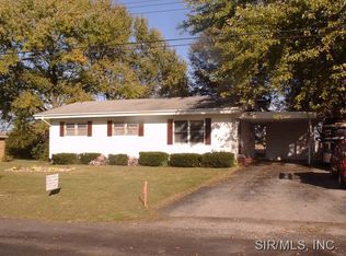 827 Circle Dr, Bethalto, IL