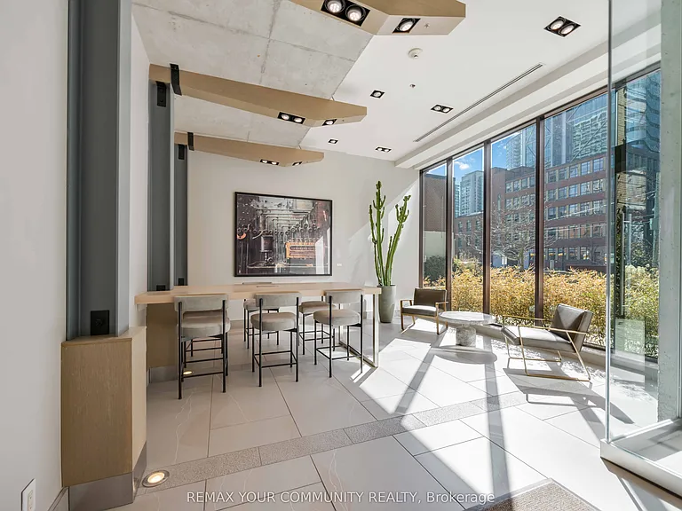 400 Wellington St W #1003 — Photo 29