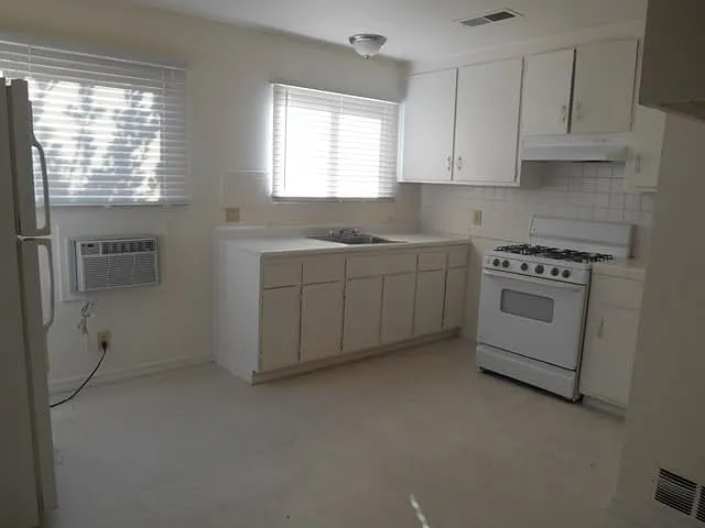 3 bed, 1.5 bath, 1020 sqft, $1,500 — Photo 2