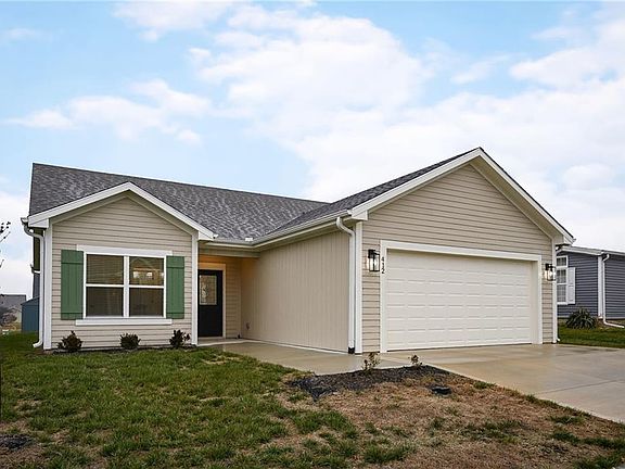 3rd image of 412 NE Poplar Ct
