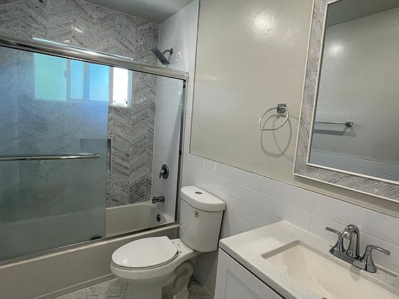 5th image of 949 N Sierra Bonita Ave #7