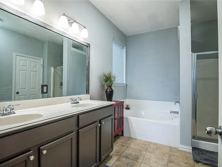 1412 Kittyhawk Dr — Photo 12