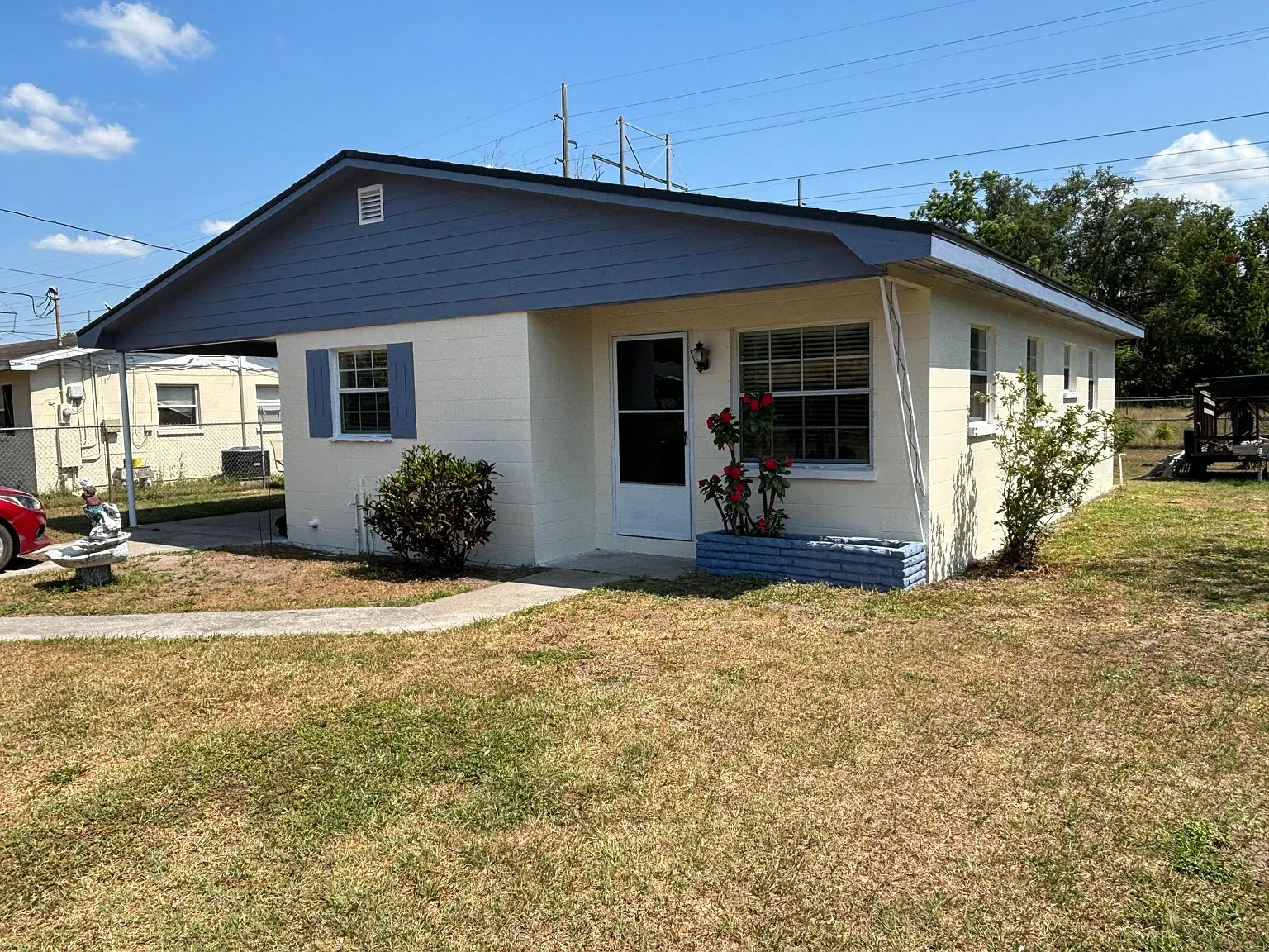 3 bed, 879 sqft, $1,900 — Photo 2