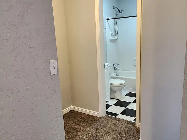 585 S 1200 W — Photo 9
