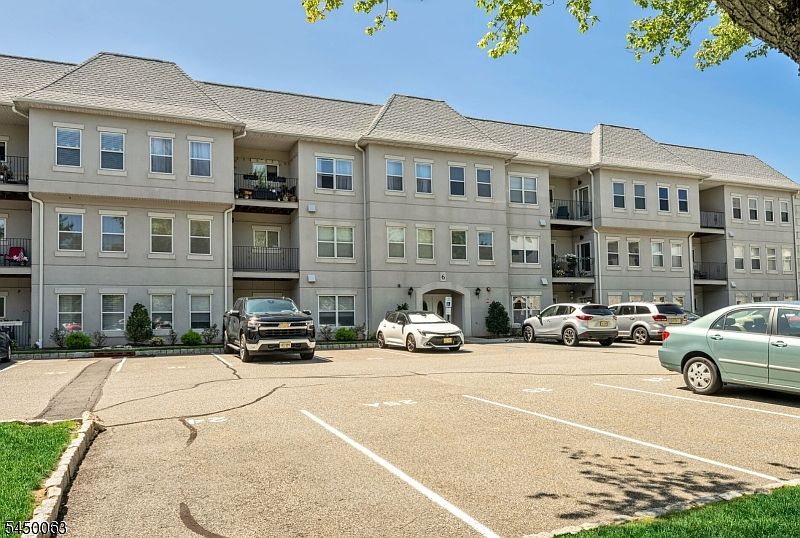 1st image of 602 Brittany Dr