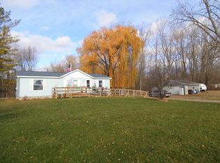472 W Whitefeather Rd, Pinconning, MI 48650