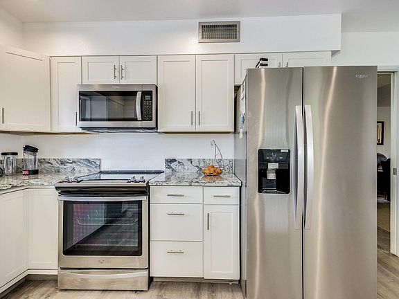 3rd image of 10932 W Saratoga Cir