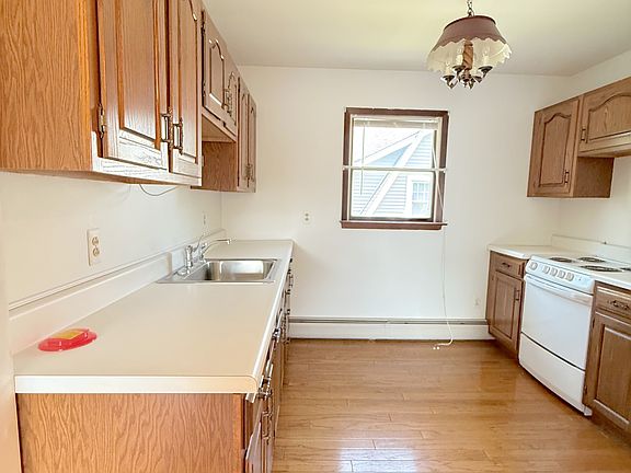 2nd image of 642 Lincoln Ave #2