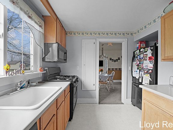 4th image of 708 Brush St