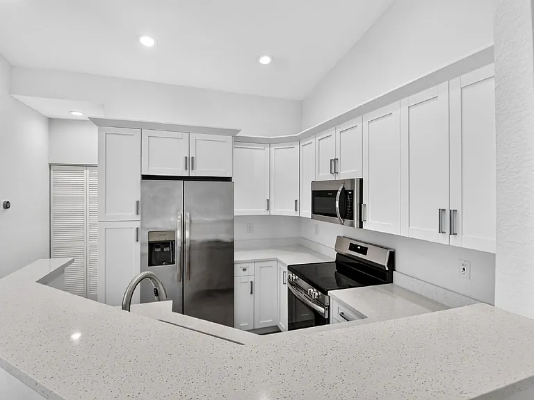 3199 Laurel Ridge Cir — Photo 11