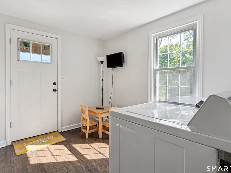111 Mill Hill Rd — Photo 6