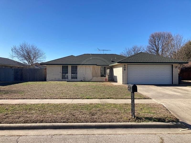 1st image of 506 Weiss Dr