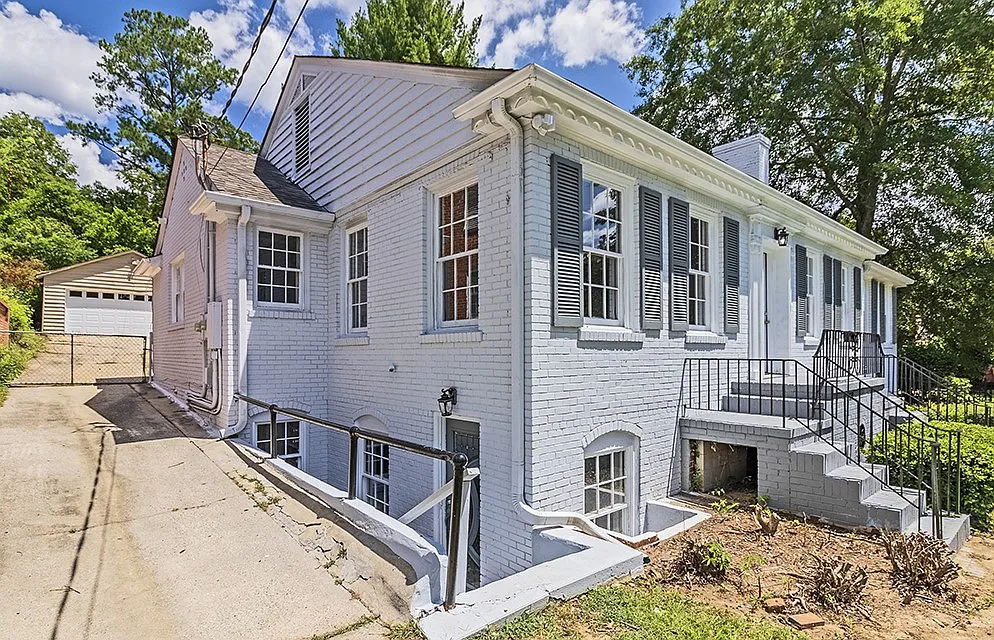 3 bed, 2.5 bath, 2147 sqft, $1,600 — Photo 2