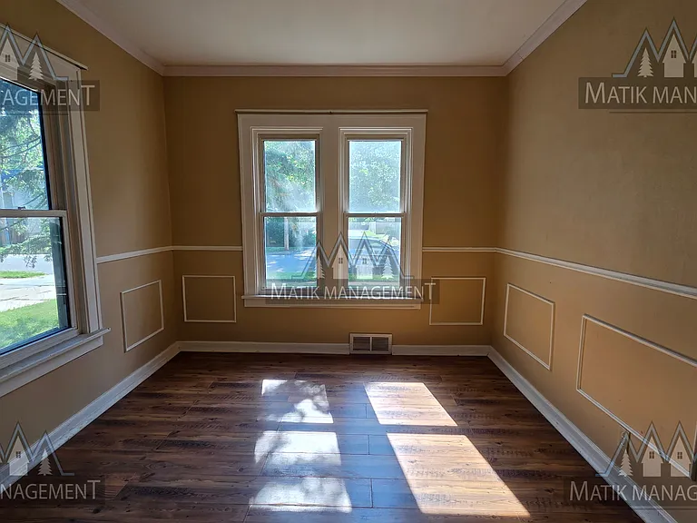 16 9th Ave NE #1 — Photo 17