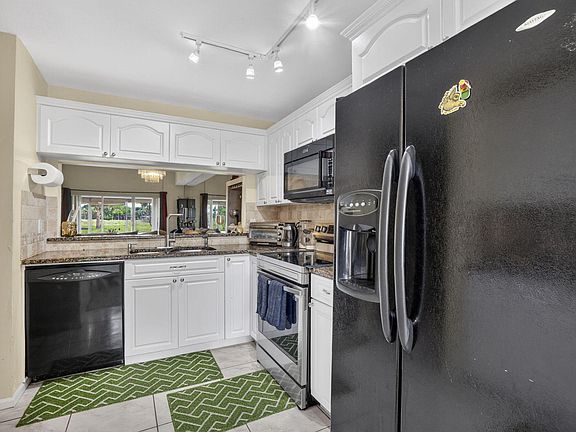 5th image of 7426 Pinewalk Drive S #19-4