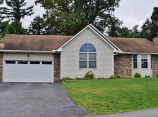 113 Greystone Dr, Daniels, WV 25832