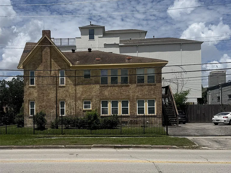 302 W Saulnier St #2 — Photo 16