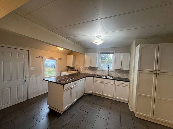 2nd image of 419 Lakeway Dr