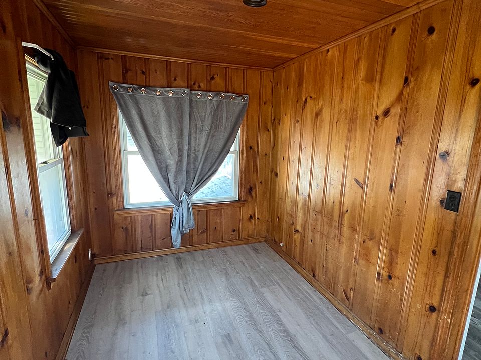 Cedar lined 4 Seasons room!