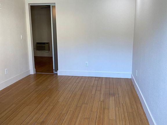 4th image of 1830 Upas St #13