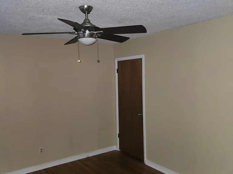 301 Gaile Ave — Photo 2
