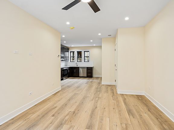 4th image of 1248 W Addison St APT 1A