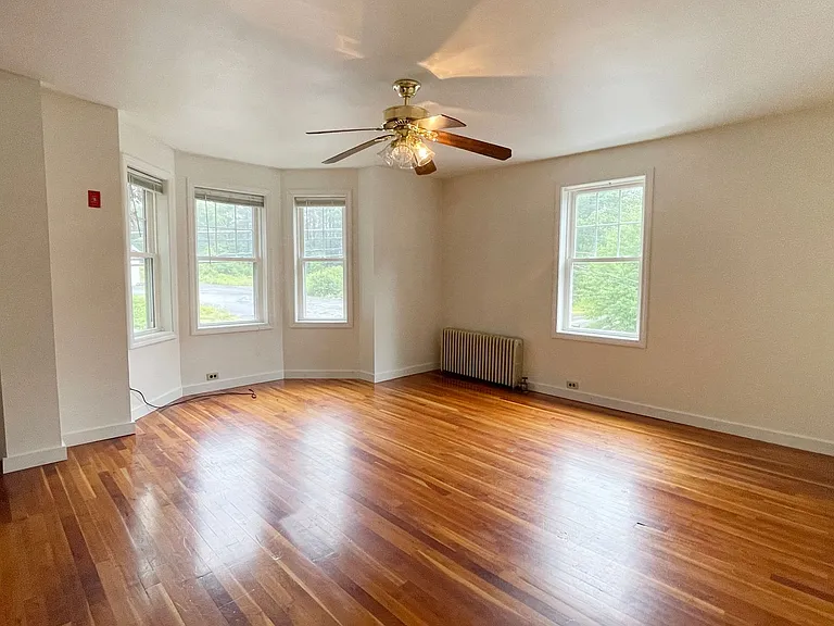 155 Center St — Photo 8