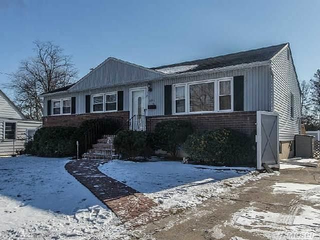 1st image of 296 Waukena Ave