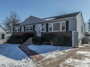 296 Waukena Ave, Oceanside, NY 11572