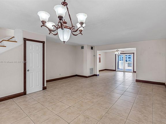 3rd image of 1364 W 71st St Unit 1364