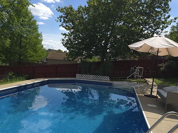 3rd image of 1327 Bluebonnet Dr