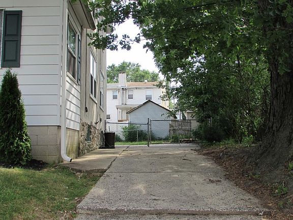 5th image of 414 W Ashland Ave