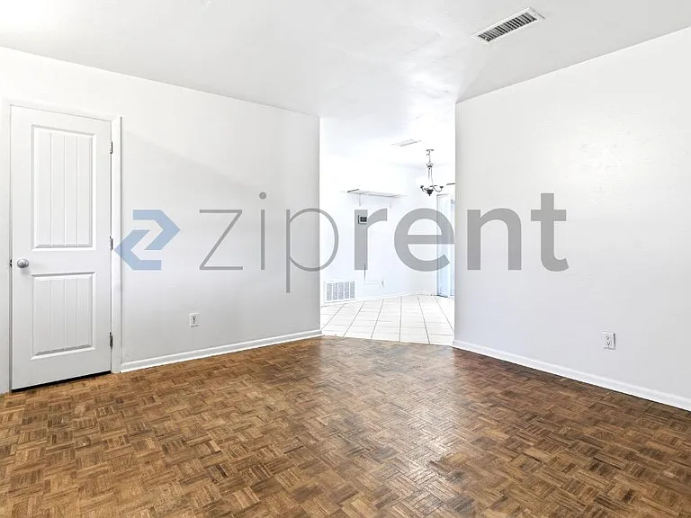 918 E Montclair Rd — Photo 9