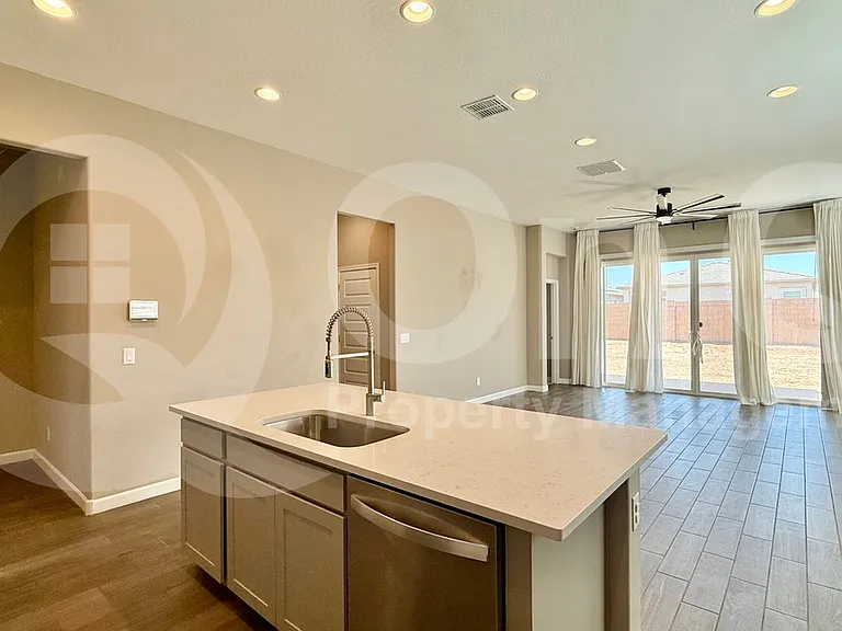 40847 W Hillman Dr — Photo 4