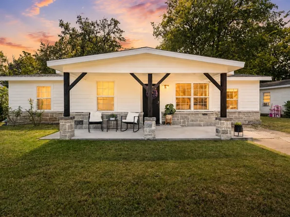 121 Austin St, Mc Gregor, TX 76657