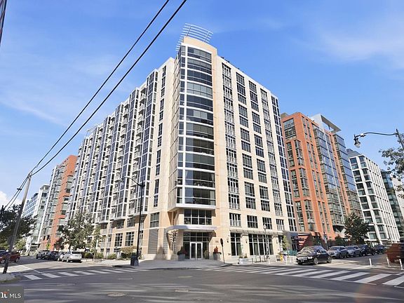 2nd image of 1025 1st St SE APT 314