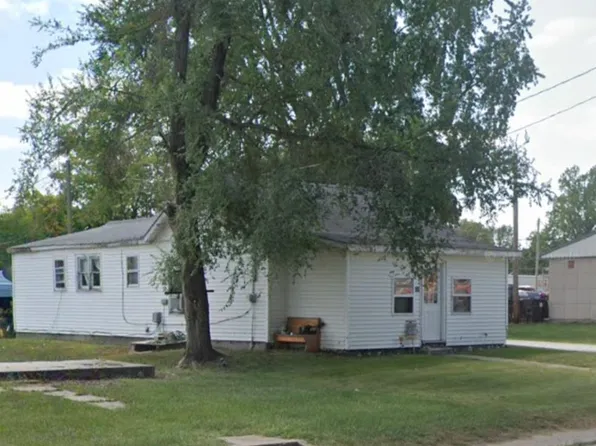 718 Buchanan St, Carthage, IL 62321