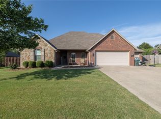 1570 S Pebble Beach Dr, Fayetteville, AR 72701